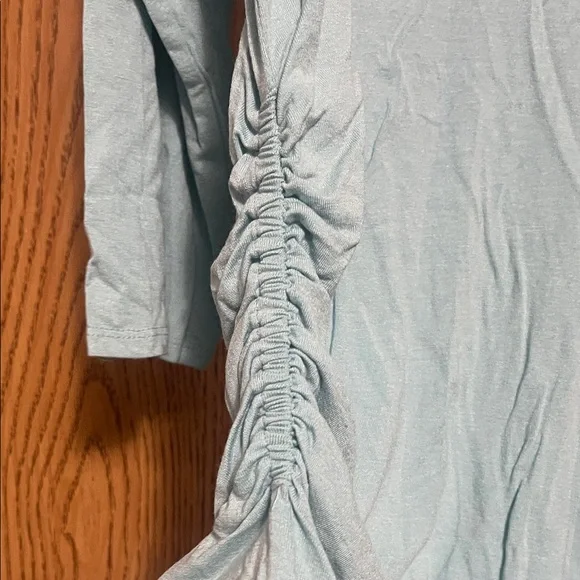 Vince Camuto Aqua V-Neck Tunic - Picture 4 of 4